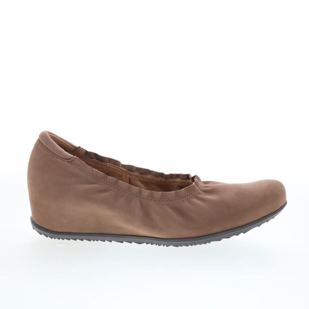SoftWalk Womens Wish Brown Shoes (NWT)